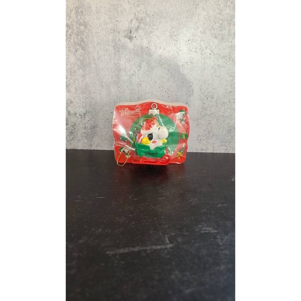 Whitmans Christmas Candies with Peanuts Snoopy and Woodstock